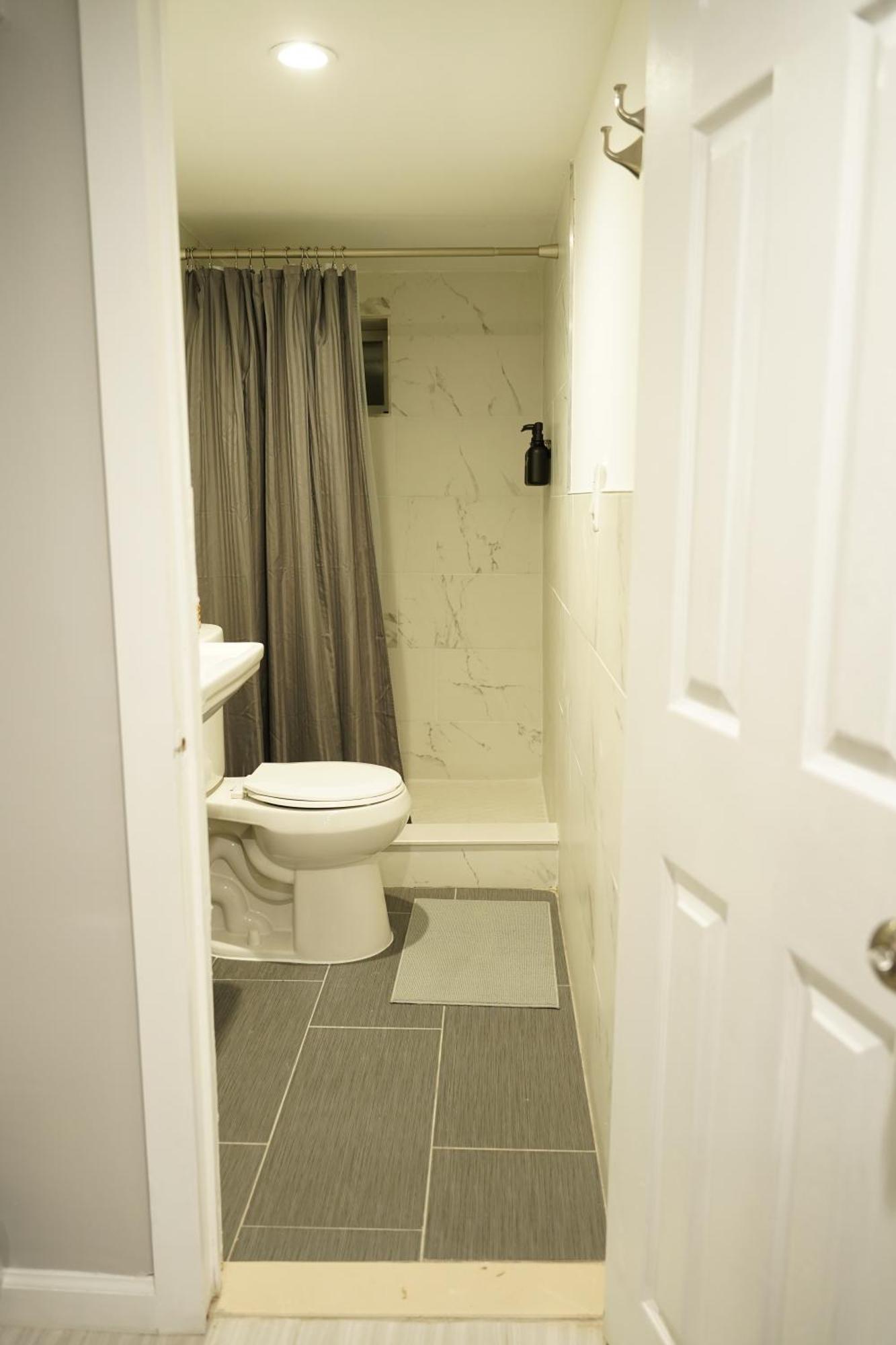 Cozy 2 Bedroom In A Lovely Forest Hills Neighborhood ニューヨーク エクステリア 写真